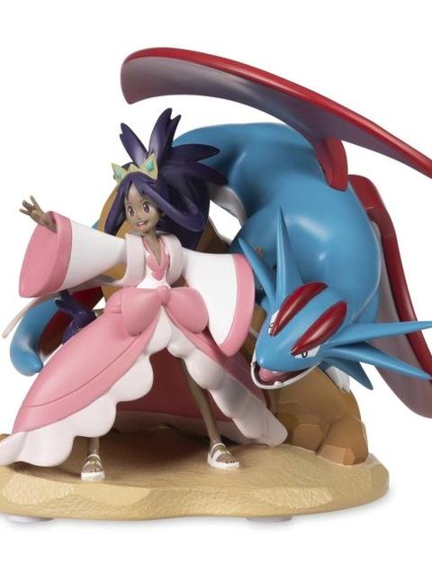 Iris & Salamence Pokémon Trainers Figure