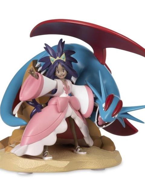 Iris & Salamence Pokémon Trainers Figure